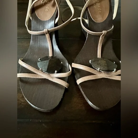KATE SPADE wood wedge with stone detailing - Picture 2 of 6